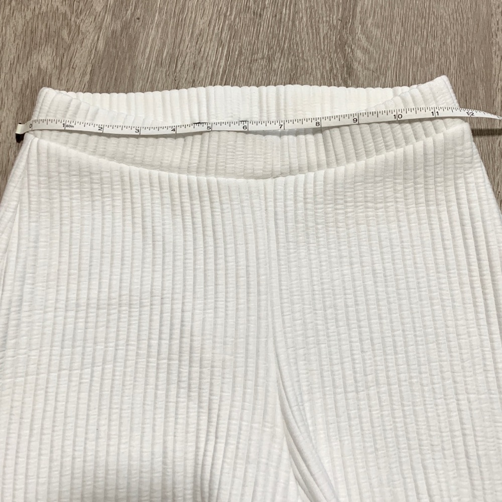PrettyLittleThing Ribbed Shorts - Picture 6 of 6